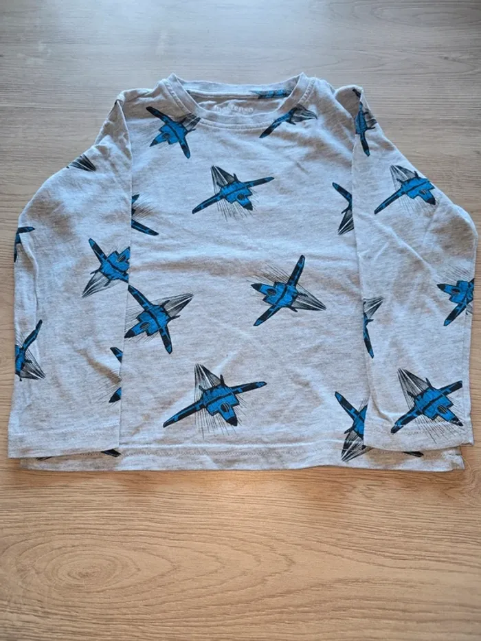 T-shirt manches longues gris garçon – motif avions bleus