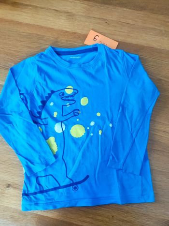 Tee shirt