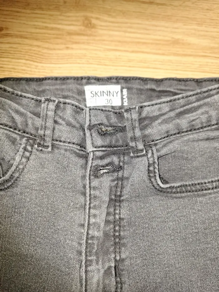 Jean noir délavé - photo numéro 2