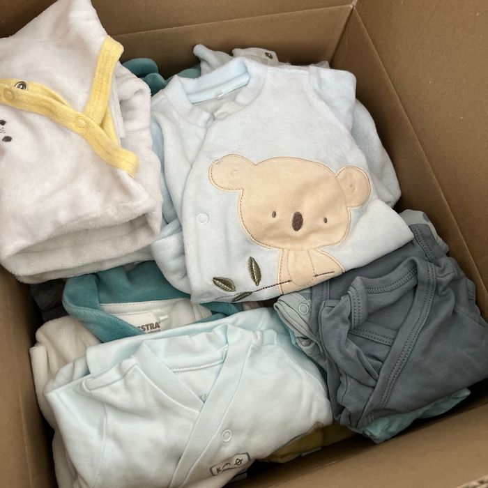 Lot pyjamas et bodies