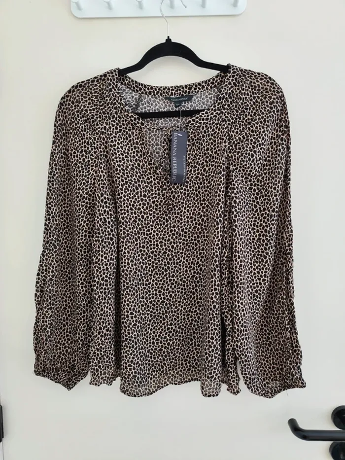 Beau chemisier Banana Republic M/L manches longues motifs léopard - photo numéro 4