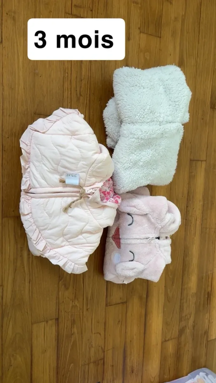 Lot 2 gilets chaud et une doudoune
