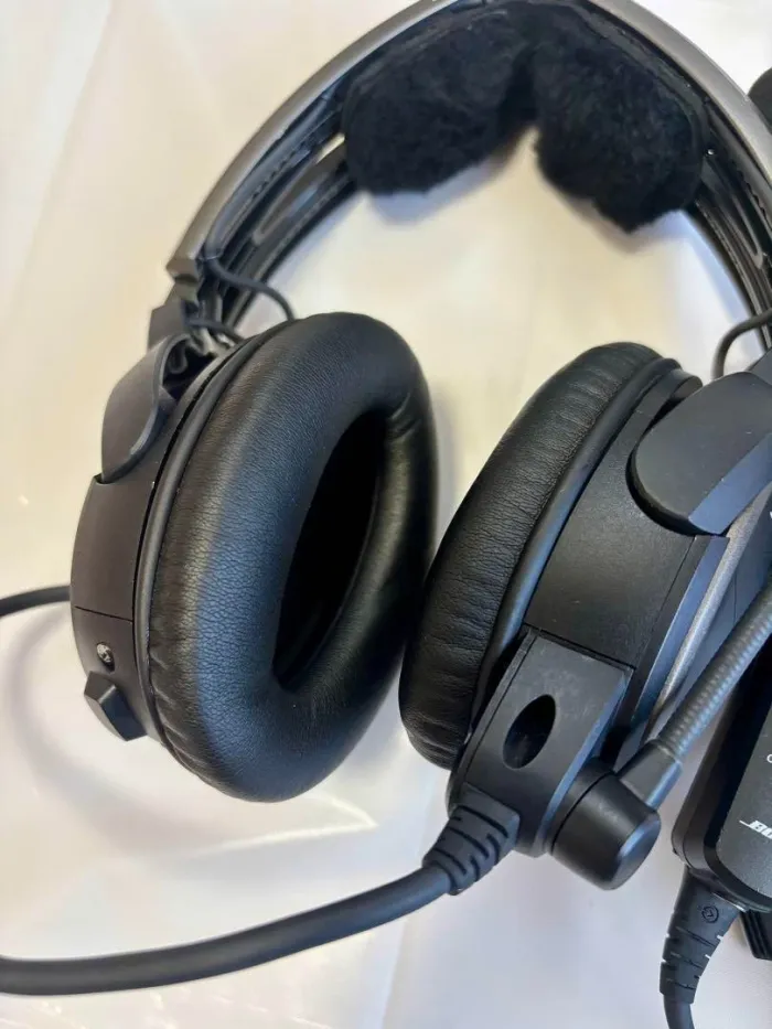 Casque d'aviation BOSE A20 avec Bluetooth et deux prises en parfait état, 30h de vol - photo numéro 3