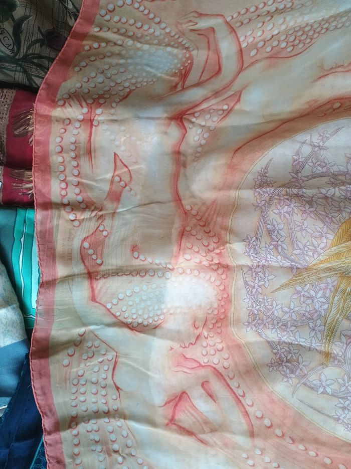 Magnifique foulard en crotte de soie Lalique - photo numéro 3