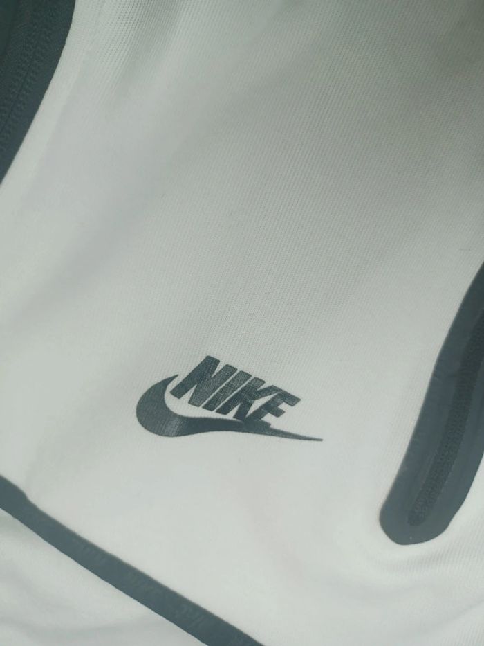 Veste à capuche Nike S en très bon état - photo numéro 2