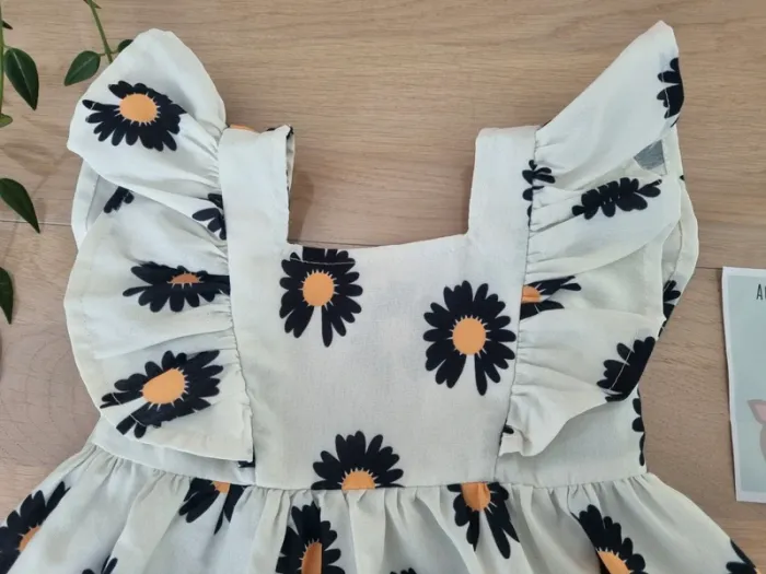 Robe légère marguerites portée 1x - photo numéro 3