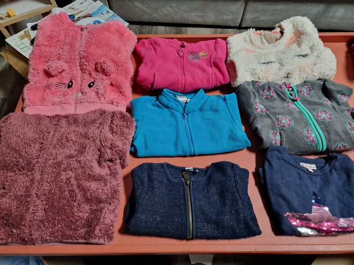 Lot vêtement fille 2 ans