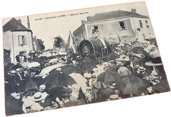 Carte postale ancienne  Candé (Maine-et-Loire)  Cavalcade de 1906  Char de Bacchus