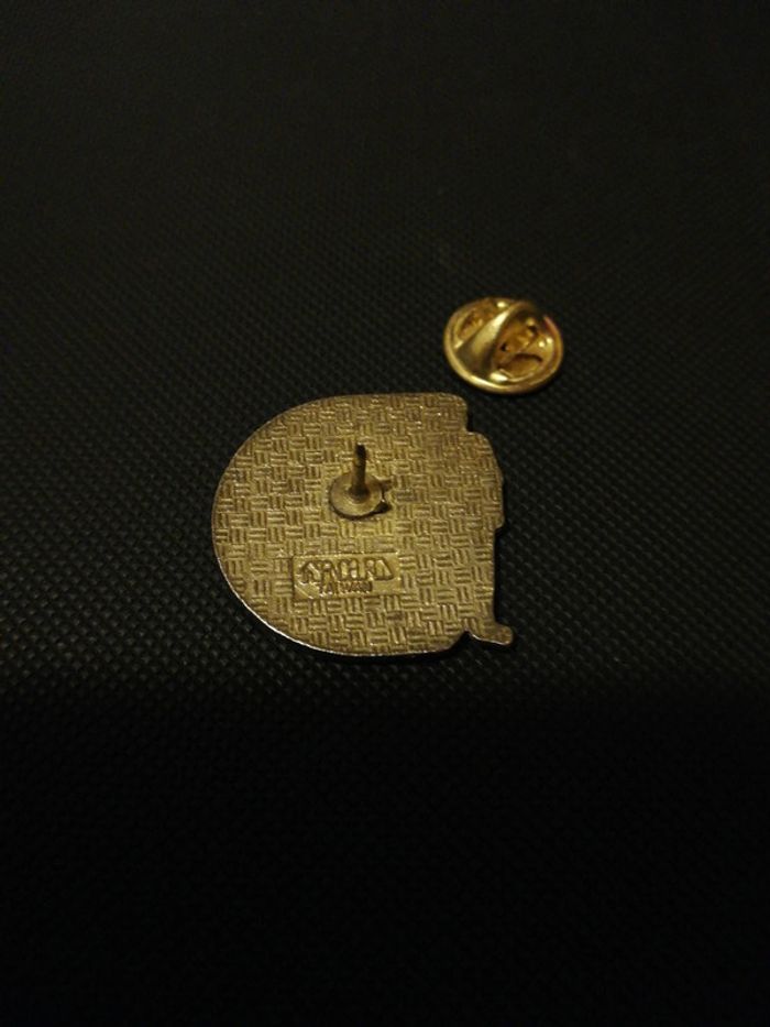 Pin's Hockey Club Assabet valley Patriot USA - photo numéro 2