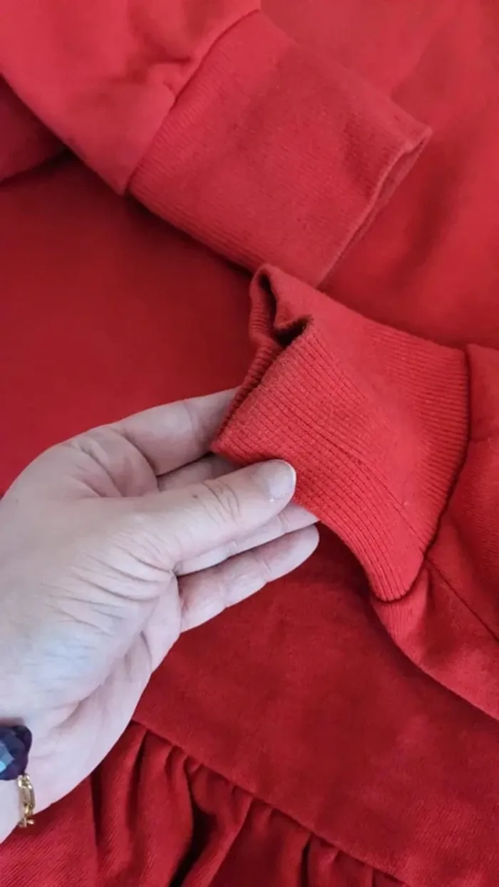 🌹 Sweat rouge bas volanté Kiabi – 36/S - photo numéro 3
