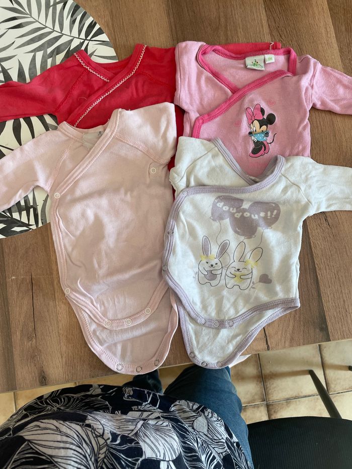 Lot de bodies 1 mois - photo numéro 2