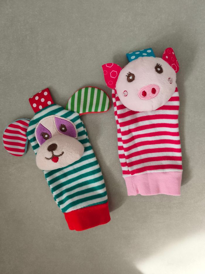 Lot chaussettes et bracelet hochet - photo numéro 3