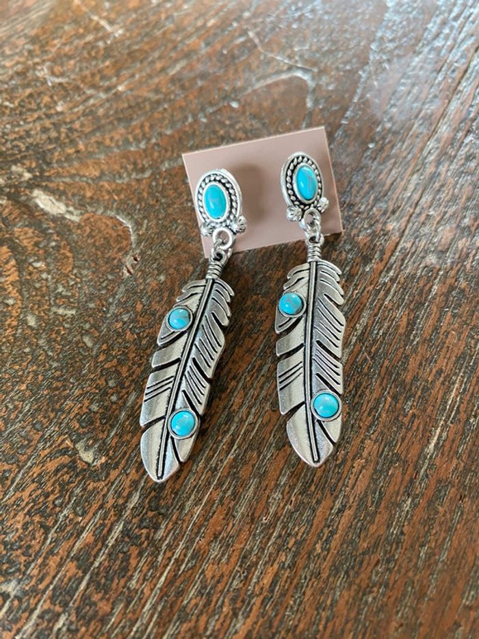 Magnifique paire de boucles d’oreilles avec plume et turquoise - photo numéro 2