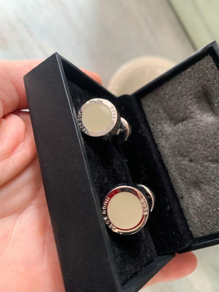 Boutons de manchettes Hugo Boss en laiton et émail - photo numéro 3