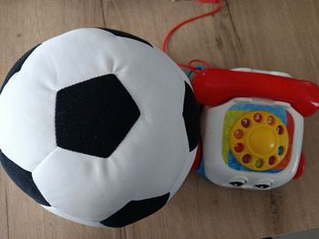 Jouet ballon et téléphone