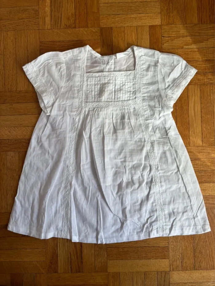 Robe H&M 6/9 mois parfait état