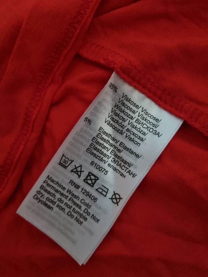 T-shirt rouge à épaules dénudée 42-44 - photo numéro 7