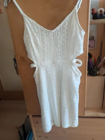 Robe blanche dentelle a bretelles