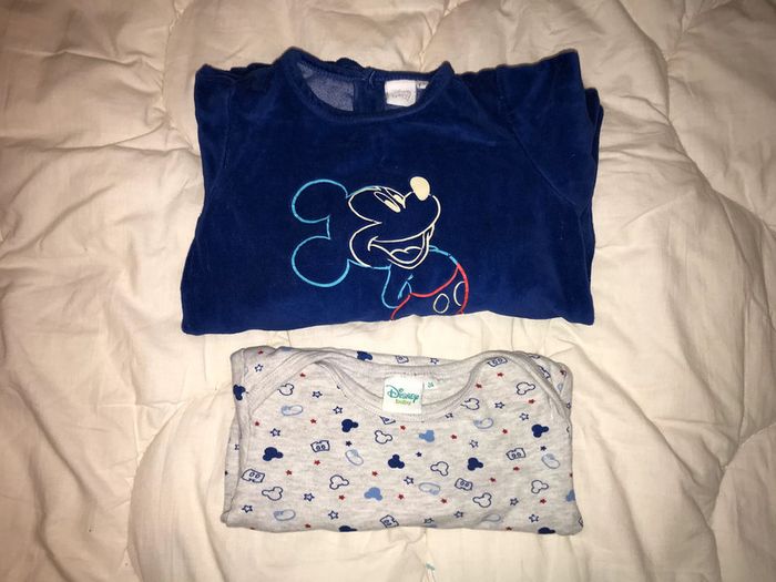 Lot Disney comprenant une grenouillère et un body