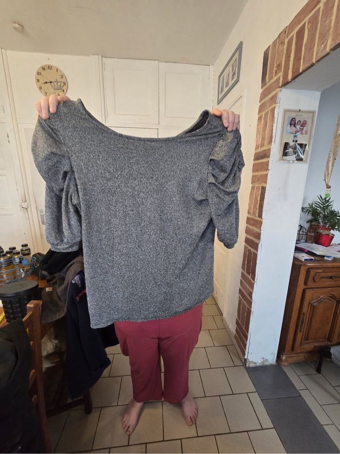 Haut à paillettes épaule froncé