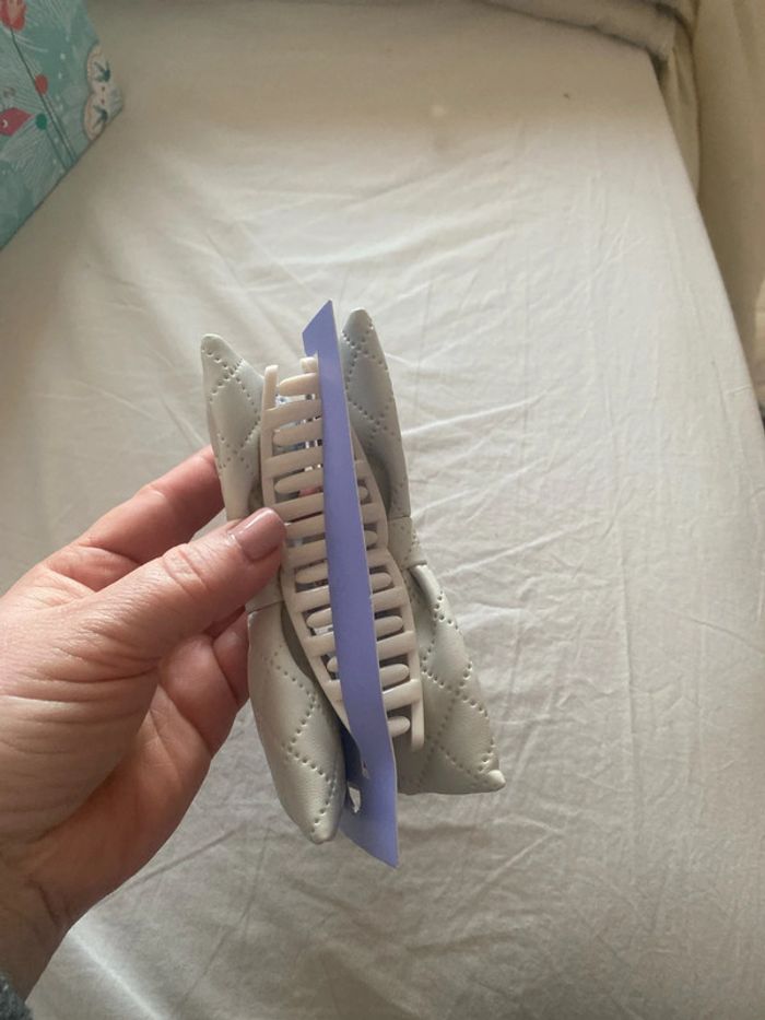 Pince à cheveux neuf - photo numéro 3