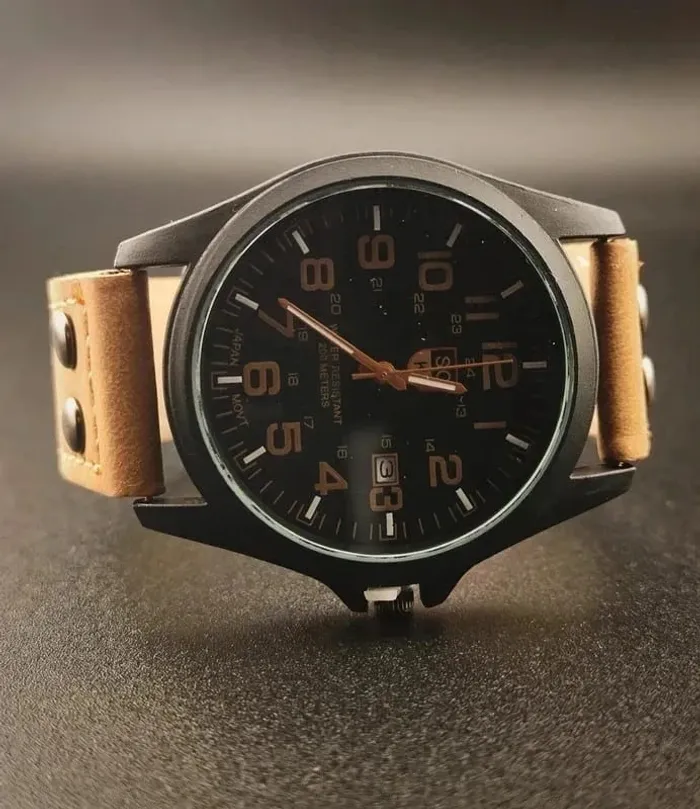 Montre marron claire, heure et date - photo numéro 2