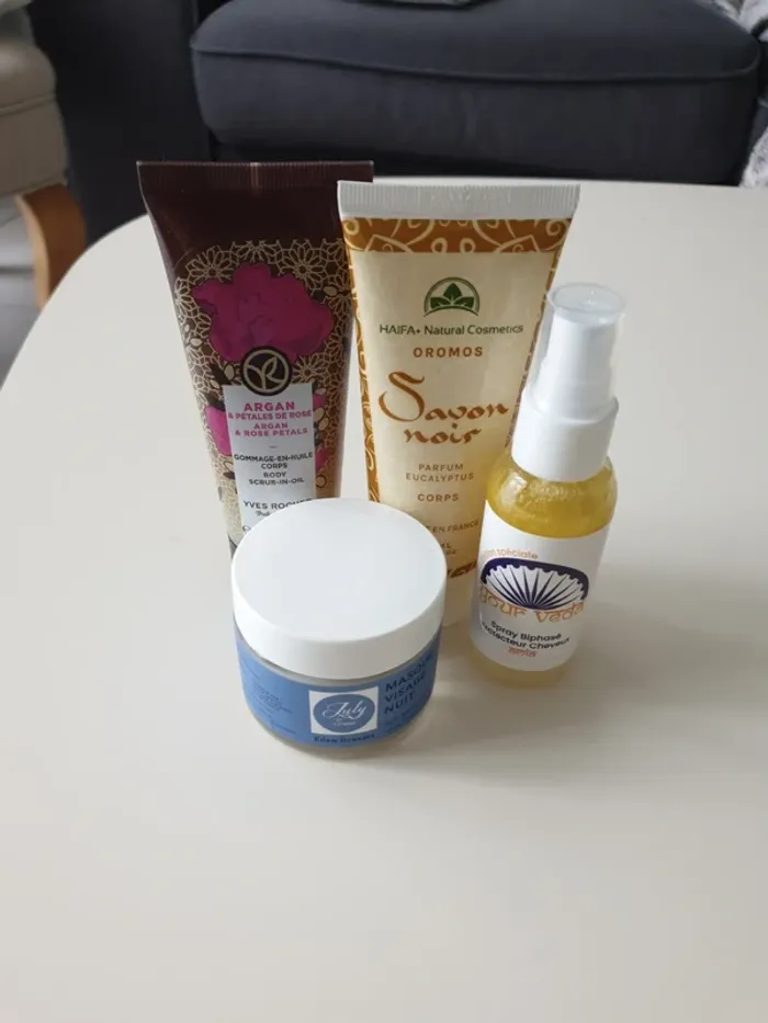 Lot 4 produits visage corps neufs