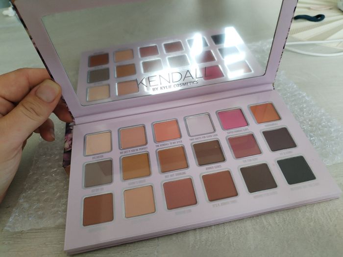 Kylie Cosmetics x Kendall Pressed Powder Palette - photo numéro 3