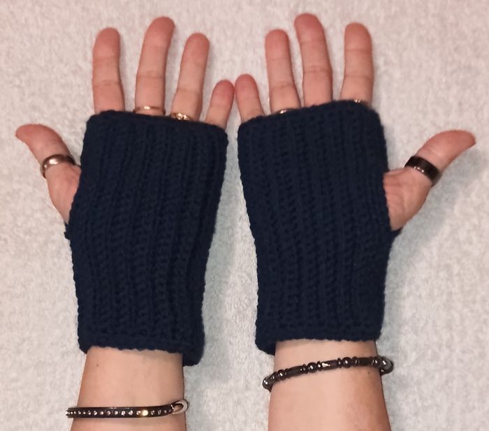 Mitaines "Ultramarine" fait main au crochet taille M / L / XL - photo numéro 4
