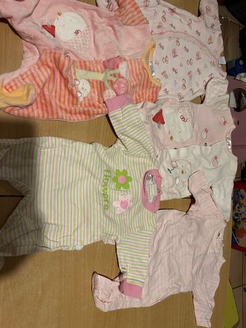 Lot de 20 vêtements taille naissance sais indiqué