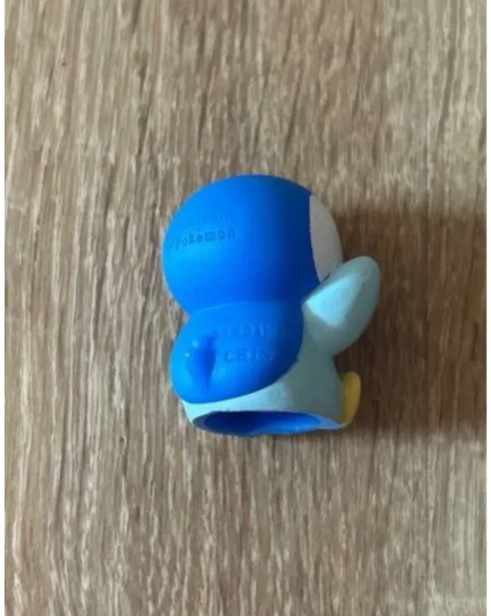 Figurine de Piplup, le Pokémon pingouin de type eau, issu de la 4e génération (région de Sinnoh) - photo numéro 3