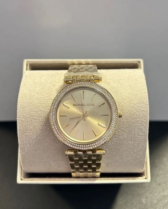 Prix spécial fête des mères !! Montre Femme Michael Kors, en acier doré avec cristaux. Neuve. - photo numéro 4