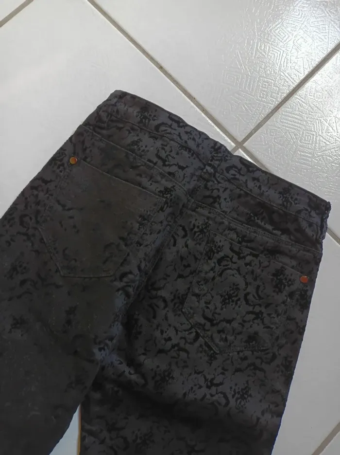 Pantalon femme noir motif baroque - photo numéro 15