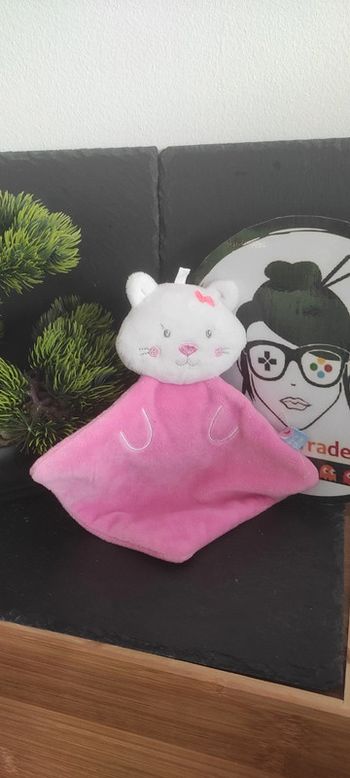 doudou sucre d'orge chat purs blanc rose pattes noeud  moustache Losange Gris