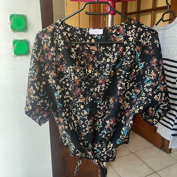 Blouse à fleurs, manche 3/4