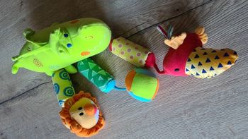 JOLI JEU D’EVEIL A SUSPENDRE