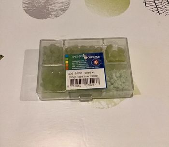 Boîte de perles en verre  pour création bijoux light lime transparent