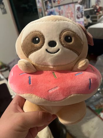 Peluche paresseux avec donut