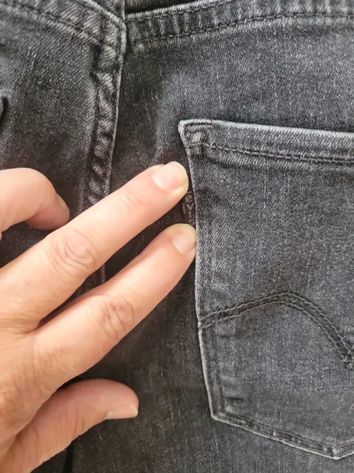 Jean Levi strauss  skinny taille 29 ou 38 - photo numéro 5