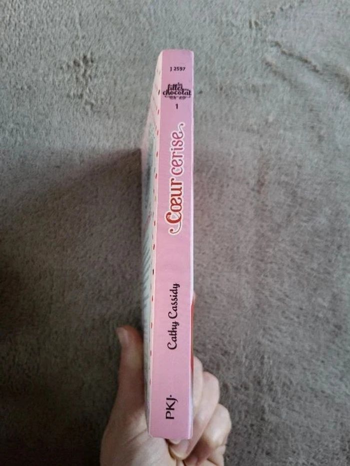 Livre Cœur cerise Les filles au chocolat - photo numéro 3