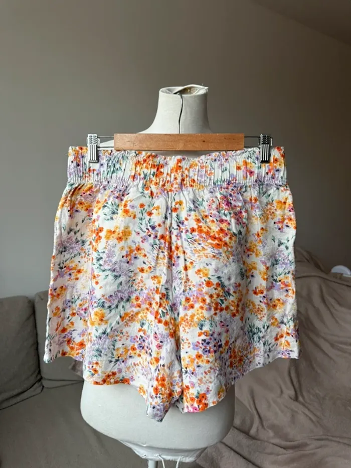 Joli short fleuri H&M M/38 - photo numéro 2
