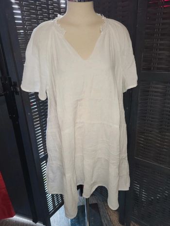 Tres belle Robe large blanche ultra confortable 40