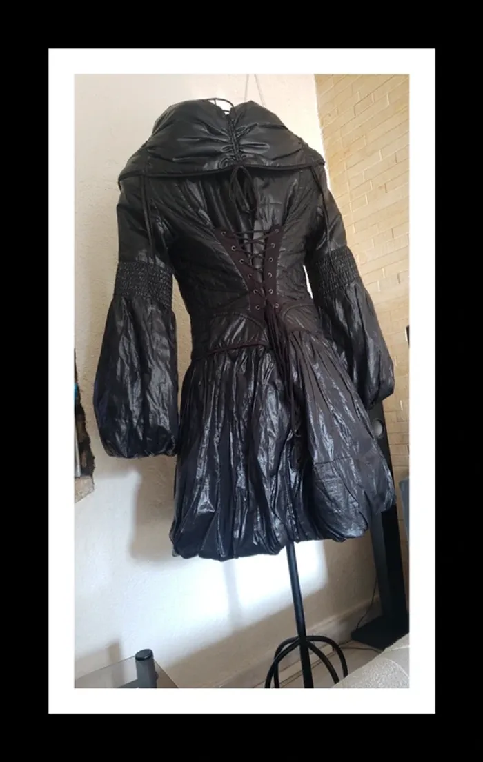 Manteau corseté