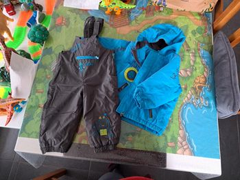 Ensemble combinaison salopette et Manteau Ski Polochon 2ans