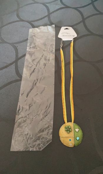 Collier fantaisie femme vert orange et jaune