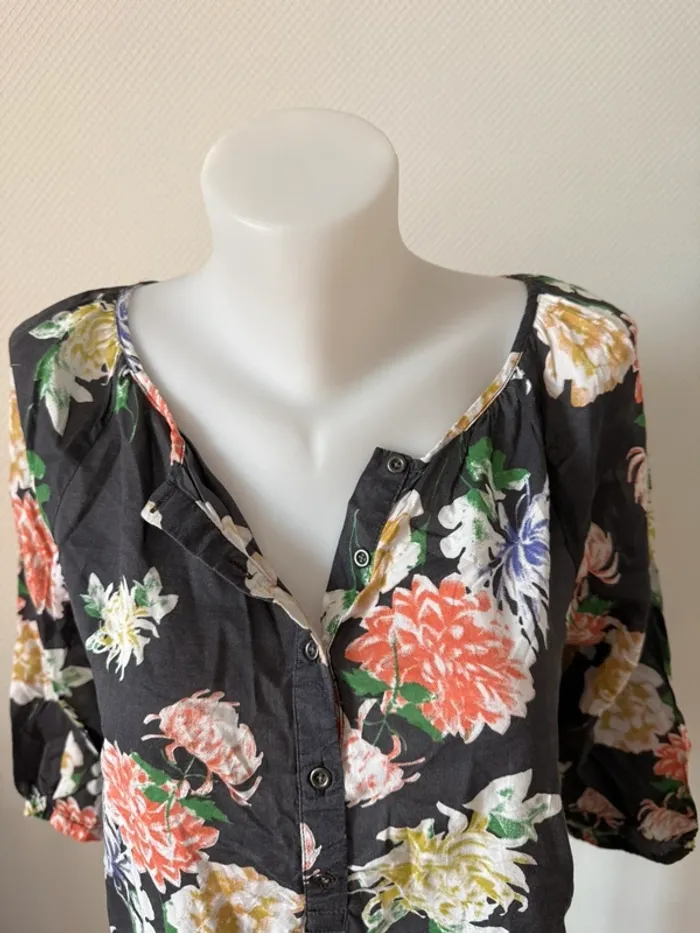 Blouse noir à fleur en très bon état taille S timezone - photo numéro 3