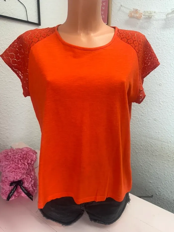 T-shirt orange manches dentelle Gemo taille 44 - photo numéro 2