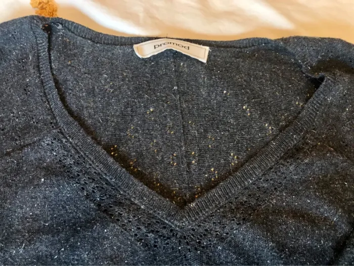 Joli pull gris et argenté