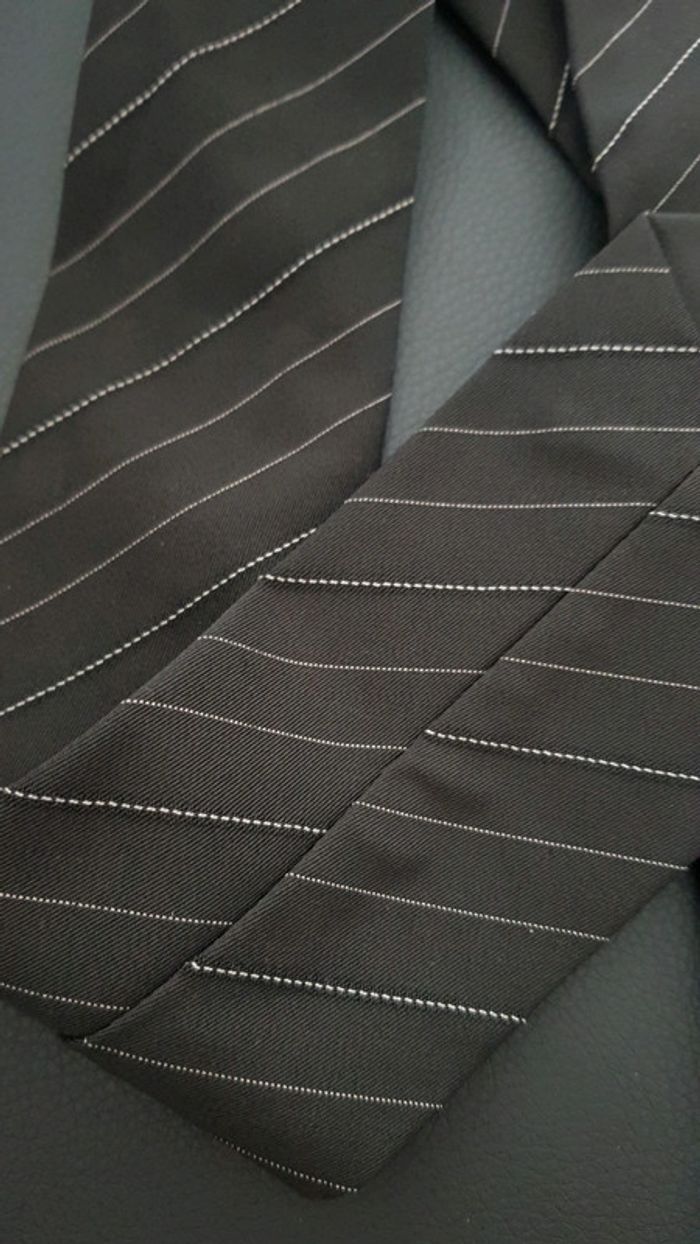 🍇 Cravate noire a rayures - photo numéro 5