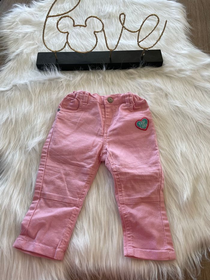 Très beau pantalon tissaia taille 12 mois